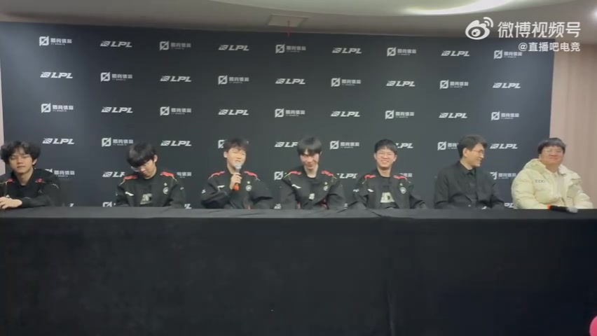 Angel谈SOLO选盖伦原因:领队让我选的 面对近战英雄也不会吃亏